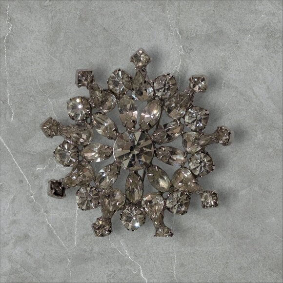 Vintage Silver-Tone Rhinestone Snowflake Brooch Pin Elegant  Statement Jewelry - Picture 2 of 6